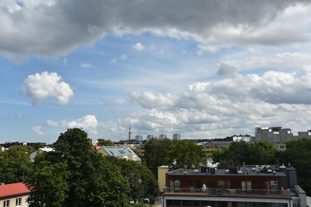 Kahe Magamistoaga Ja Suure Elutoaga 3-Toaline Korter Vaatega Tallinna Aerikeskusele Ngoại thất bức ảnh